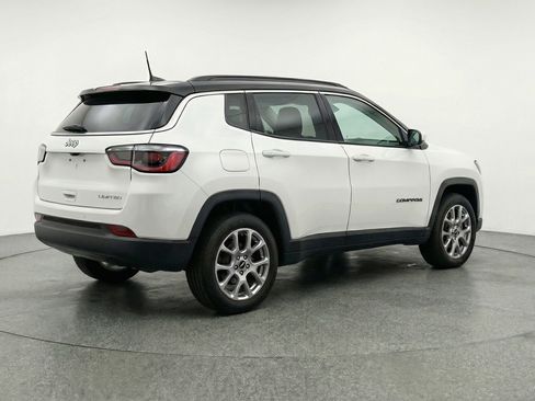 Used 2025 Jeep Compass Limited AWD/4WD image 9