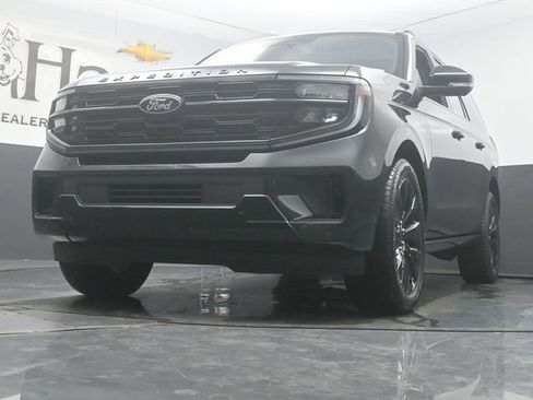 Used 2025 Ford Expedition Max Platinum w/ Stealth Appearance Package AWD/4WD image 4
