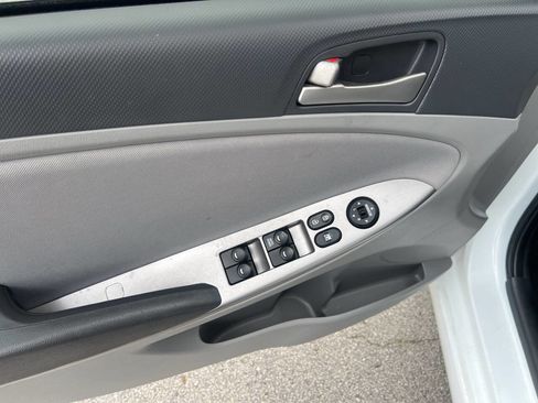 Used 2017 Hyundai Accent SE FWD image 11