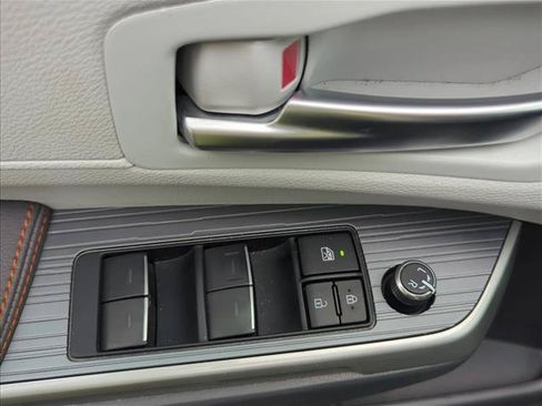 Used 2024 Toyota Sienna XSE w/ XSE Plus Package FWD image 10