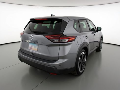 Used 2025 Nissan Rogue SV image 9