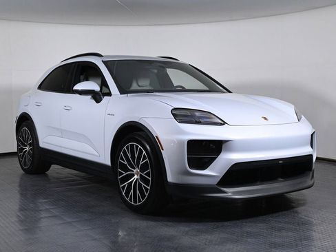 Used 2025 Porsche Macan Electric RWD image 9