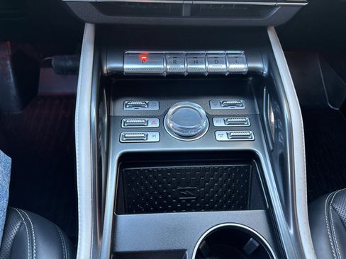 Used 2024 Lincoln Nautilus Premier image 24