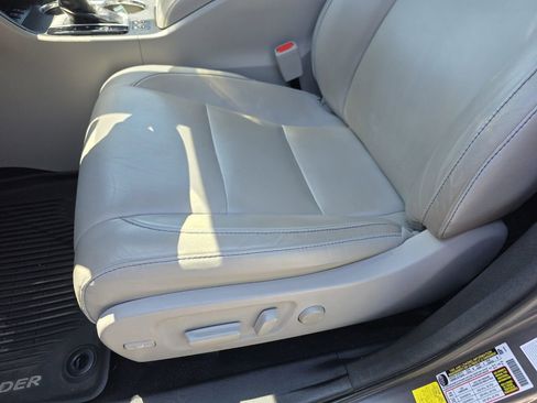 Used 2017 Toyota Highlander XLE AWD/4WD image 10