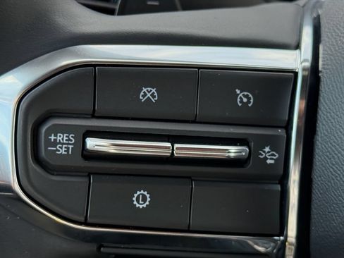 Used 2025 GMC Acadia Elevation FWD image 21