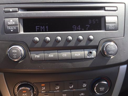 Used 2014 Nissan Sentra S FWD image 27
