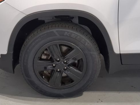 Used 2021 Chevrolet Trax LS w/ Tint and Cruise Package AWD/4WD image 17