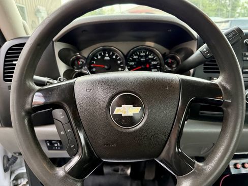 Used 2013 Chevrolet Silverado 2500 W/T w/ Snow Plow Prep Package AWD/4WD image 12