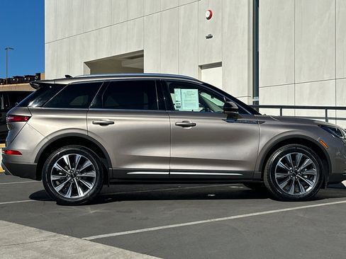 Used 2021 Lincoln Corsair Reserve w/ Rear Removable Package Tray image 2