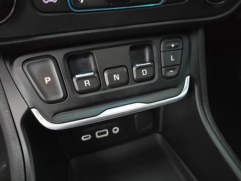 Used 2018 GMC Terrain Denali w/ Advanced Safety Package image 17