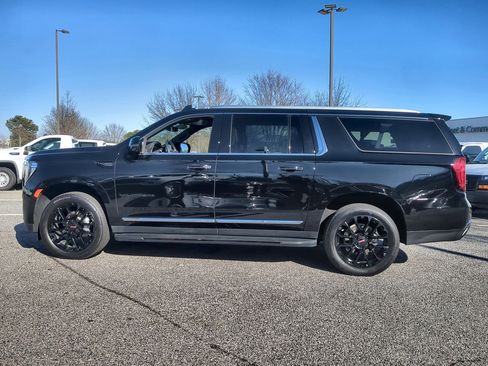 Used 2023 GMC Yukon XL SLT w/ SLT Premium Package image 5