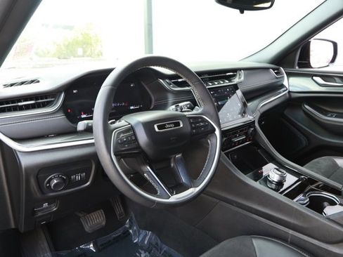 Used 2023 Jeep Grand Cherokee L Laredo image 26