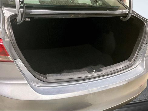Used 2017 Hyundai Elantra SE FWD image 5