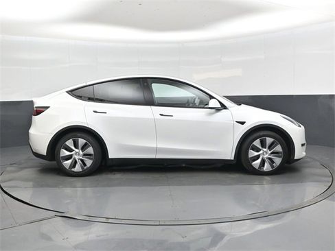 Used 2023 Tesla Model Y Long Range image 2