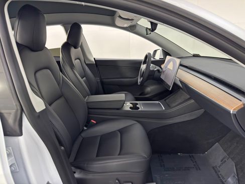 Used 2022 Tesla Model Y Long Range image 16