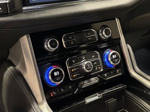 Used 2024 GMC Yukon Denali w/ Denali Reserve Package image 13