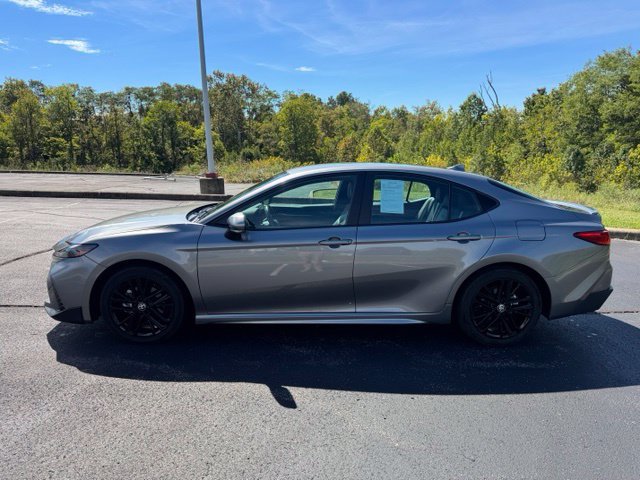 Used 2025 Toyota Camry SE FWD image 6