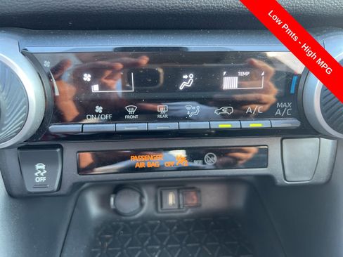 Used 2020 Toyota RAV4 LE FWD image 14