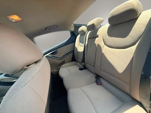 Used 2016 Hyundai Elantra SE FWD image 19