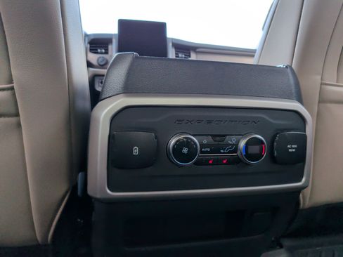 Used 2024 Ford Expedition Limited RWD image 33