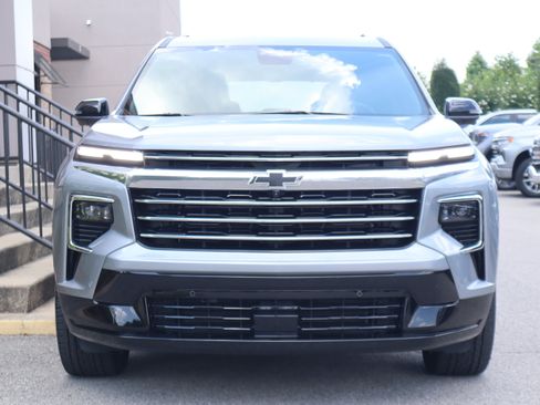 Used 2025 Chevrolet Traverse High Country FWD image 4