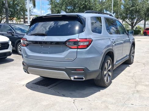 Used 2025 Honda Pilot Touring image 4