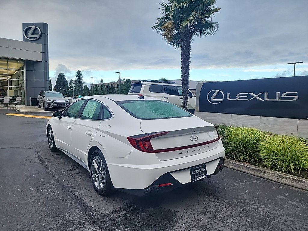 Used 2022 Hyundai Sonata SEL w/ Winter Weather Package FWD image 3