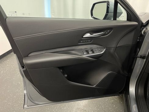 Used 2025 Cadillac XT4 Premium Luxury image 9