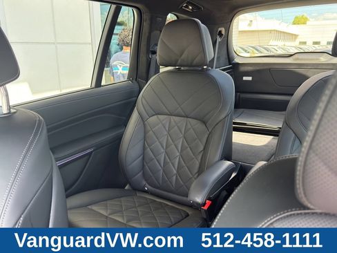 Used 2023 BMW X7 xDrive40i w/ Premium Package AWD/4WD image 14