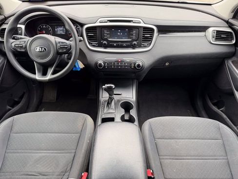Used 2017 Kia Sorento LX FWD image 12
