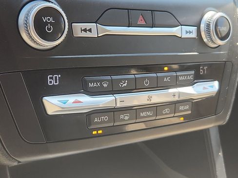 Used 2020 Ford Explorer XLT w/ Equipment Group 202A AWD/4WD image 11