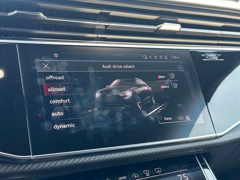 Used 2023 Audi RS Q8 AWD/4WD image 43