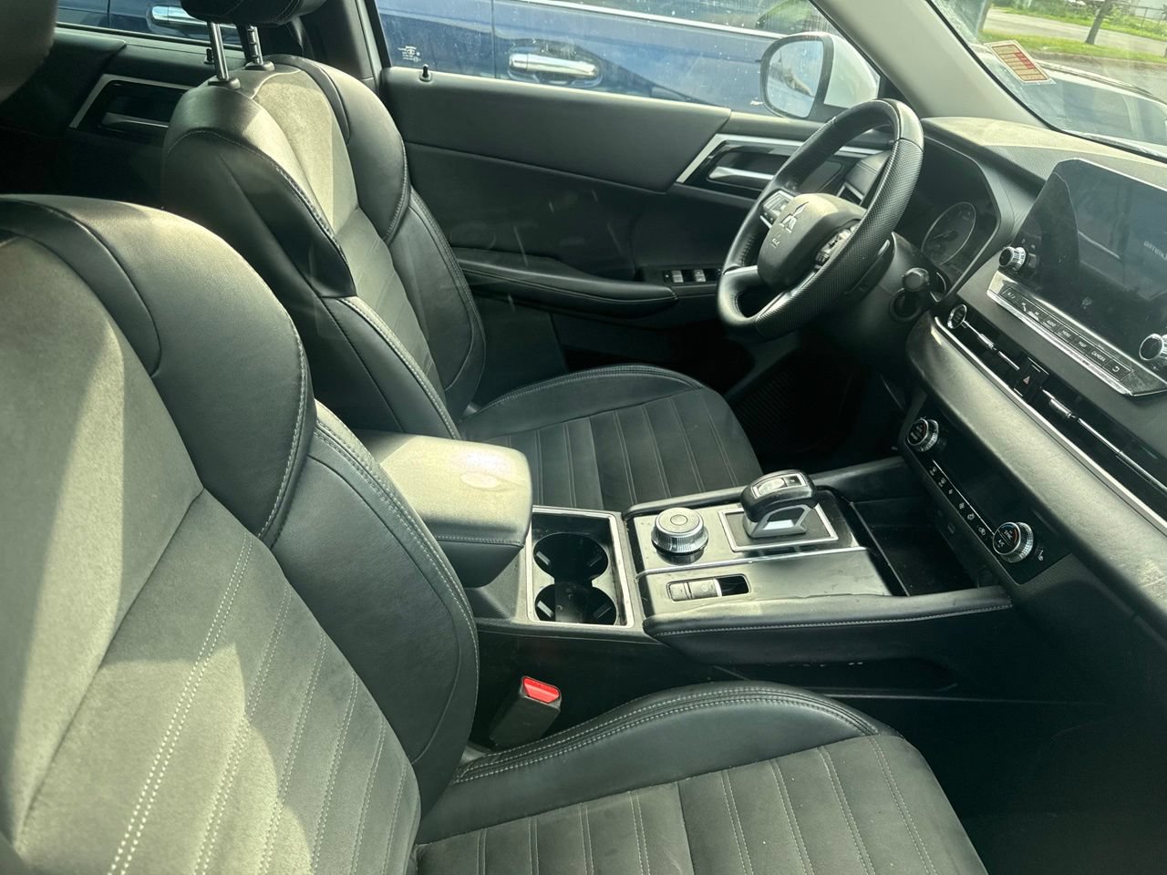 Used 2023 Mitsubishi Outlander SE FWD image 5