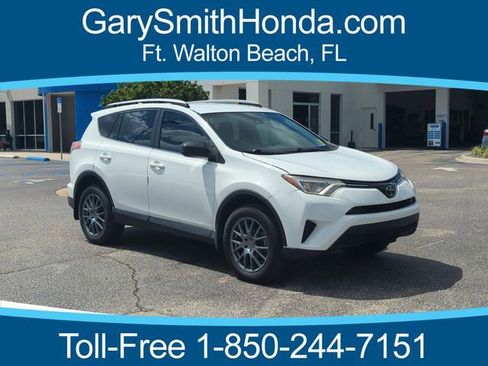 Used 2017 Toyota RAV4 LE FWD image 1