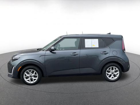 Used 2025 Kia Soul LX w/ LX Technology Package FWD image 8