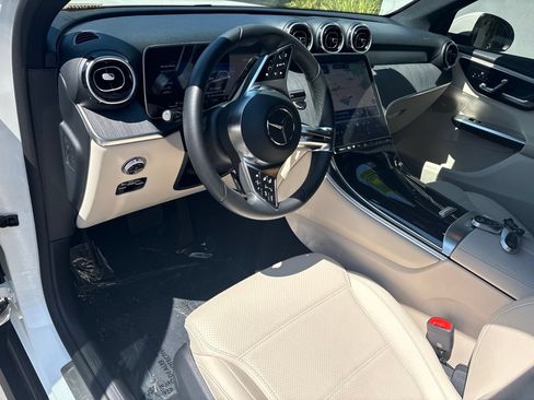 Used 2025 Mercedes-Benz GLC 350e 4MATIC image 6