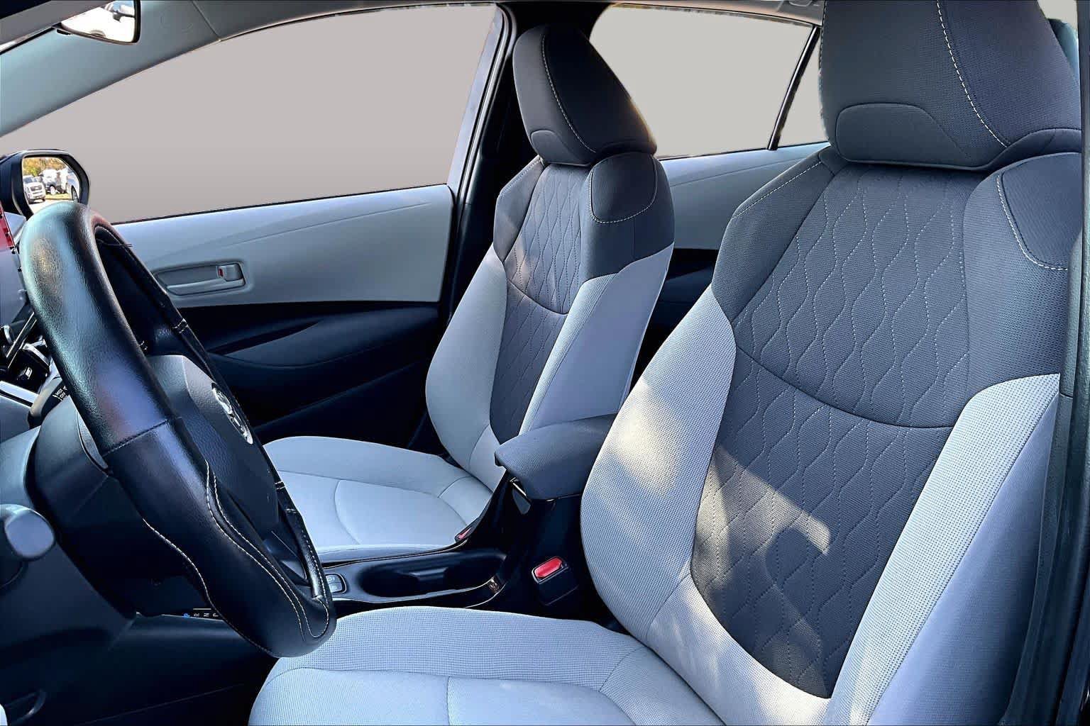 Used 2022 Toyota Corolla LE w/ Carpet Mat Package (TMS) FWD image 8