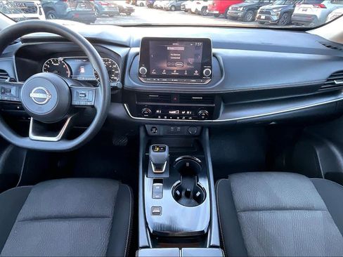 Used 2024 Nissan Rogue SV image 15