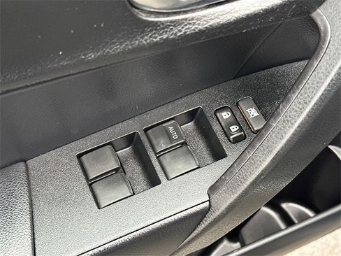 Used 2018 Toyota Corolla SE image 17