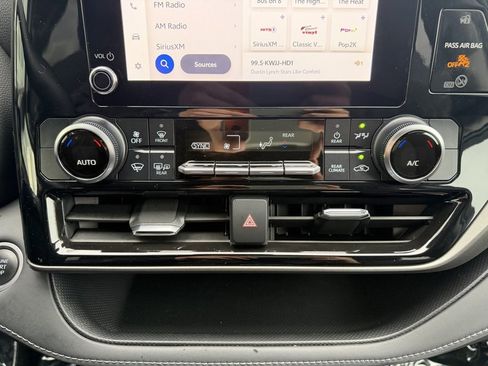 Used 2024 Toyota Highlander LE image 22