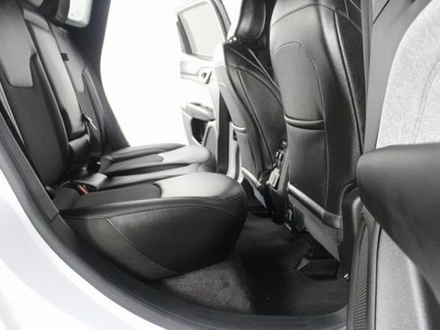 Used 2024 Jeep Compass Latitude image 18