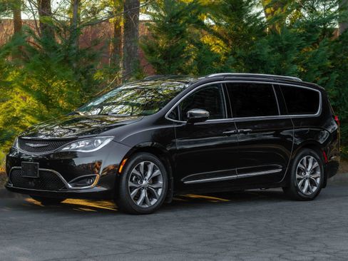 Used 2019 Chrysler Pacifica Limited w/ Tire & Wheel Group image 52