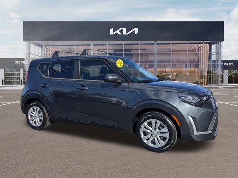Certified 2023 Kia Soul LX image 2