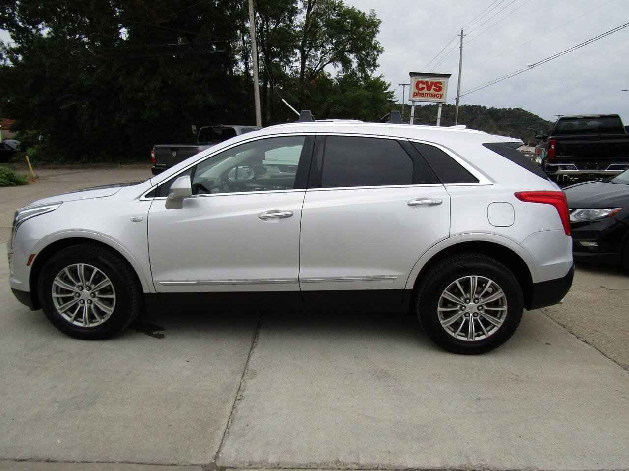 Used 2017 Cadillac XT5 Luxury AWD/4WD image 5