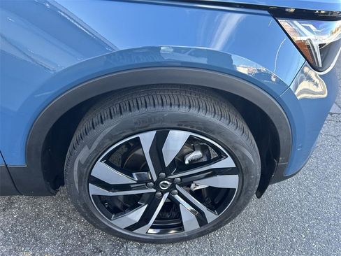 Certified 2024 Volvo XC40 B5 Plus w/ Protection Package Premier image 13