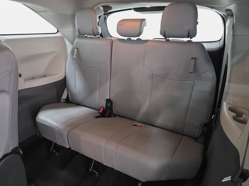 Certified 2024 Toyota Sienna XLE FWD image 37