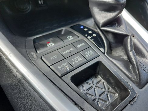 Used 2019 Toyota RAV4 LE AWD/4WD image 19
