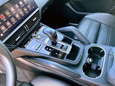 Used 2022 Porsche Cayenne image 17