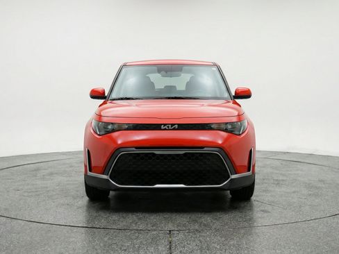 Used 2025 Kia Soul LX w/ LX Technology Package FWD image 2