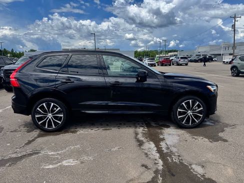 Used 2024 Volvo XC60 B5 Ultimate w/ Protection Package Premier AWD/4WD image 4